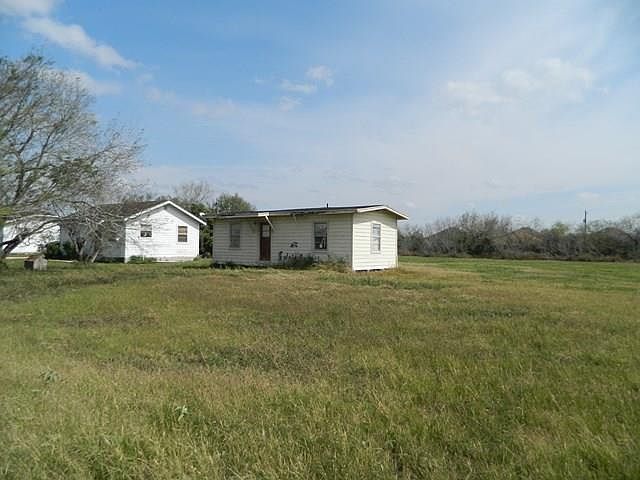 2nd image of 632 S Monmack Rd