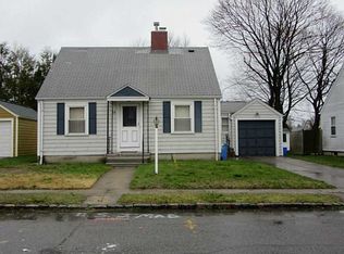 28 Community Dr, Cranston, RI 02905