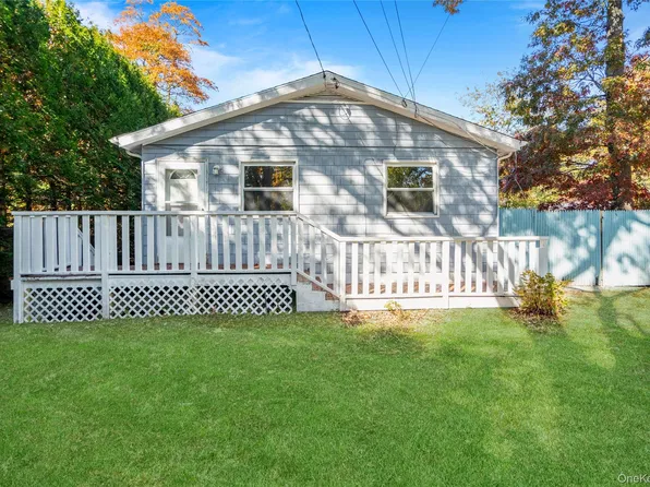 11 Nelson Place, Mastic, NY 11950