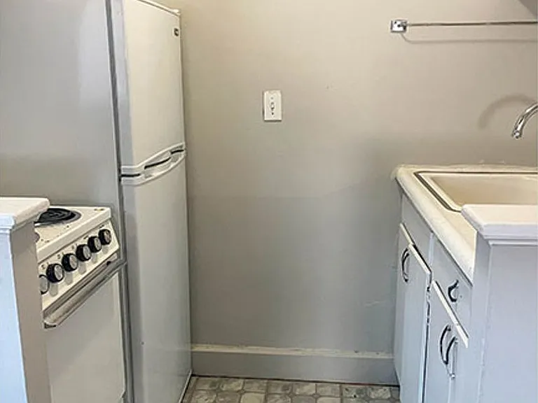 249 Senator Pl — Photo 2