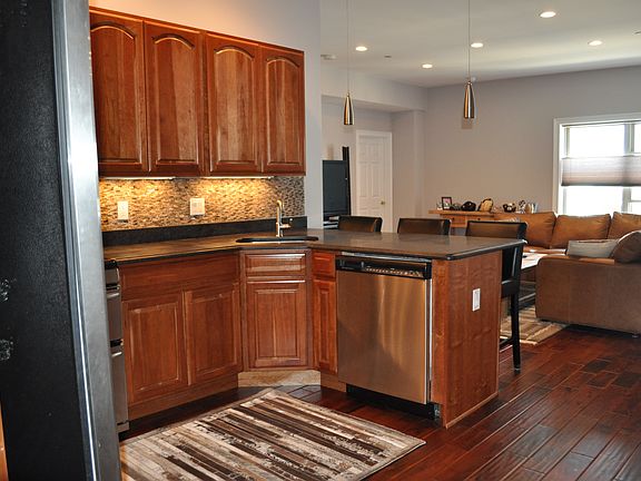 2nd image of 120 W 7th St APT 505