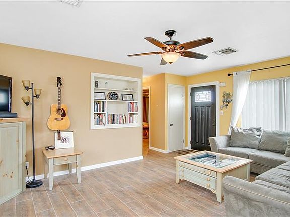 5th image of 412 E Drury Ave