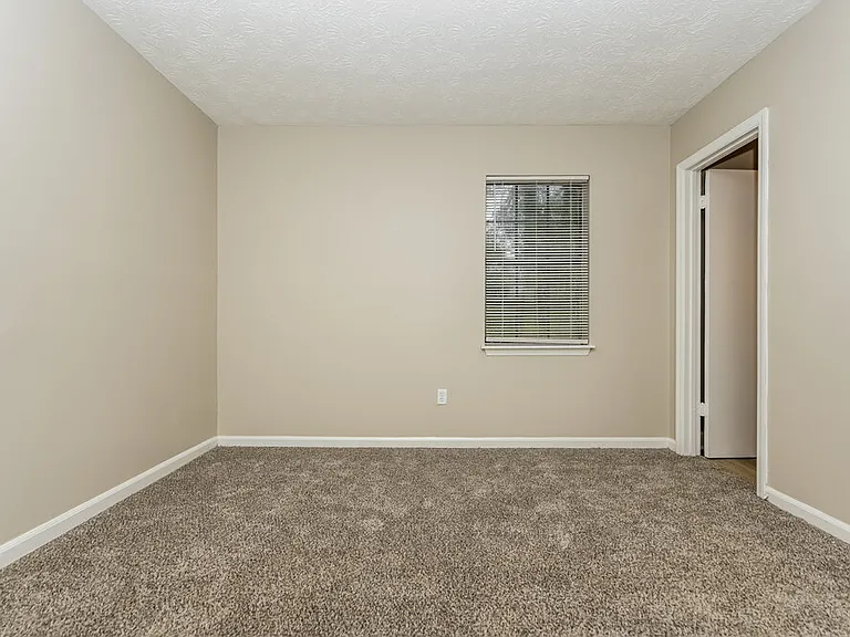119 Adrian Dr — Photo 8