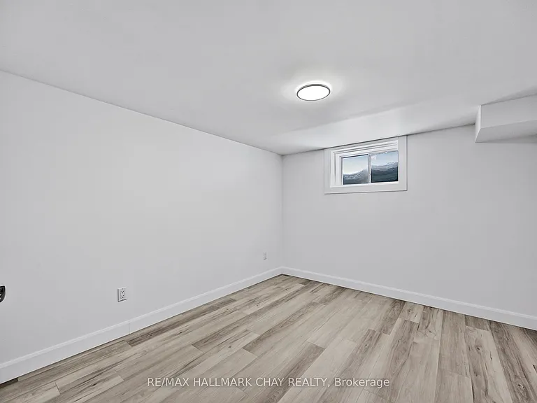 204 Tupper St W #LOWER — Photo 15
