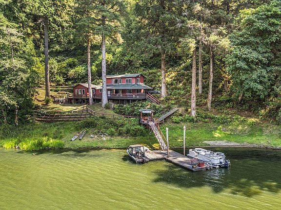2nd image of 1547 N Tenmile Lake