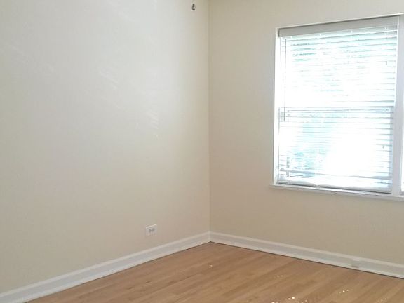 5th image of 7638 N Eastlake Ter APT 3E