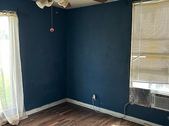 3rd image of 2670 Strong Ave