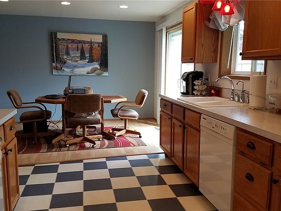 5th image of 3505 Cherry Blossom Dr NE