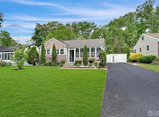 240 Crestwood Dr, Milltown, NJ 08850