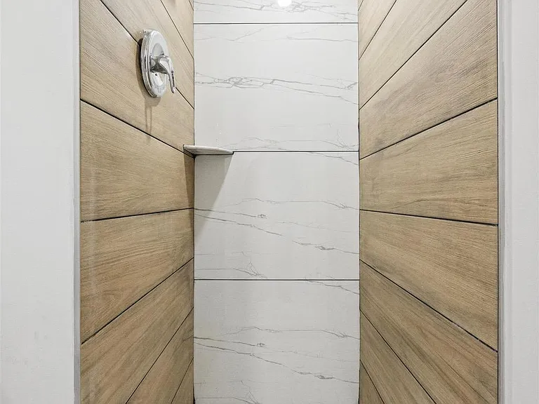 4522 Baker St #6 — Photo 9