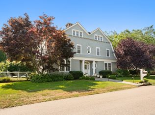 3 Sea Meadows Ln, Waterford, CT 06385