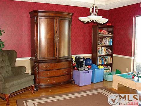 3rd image of 234 Oak Hill Dr