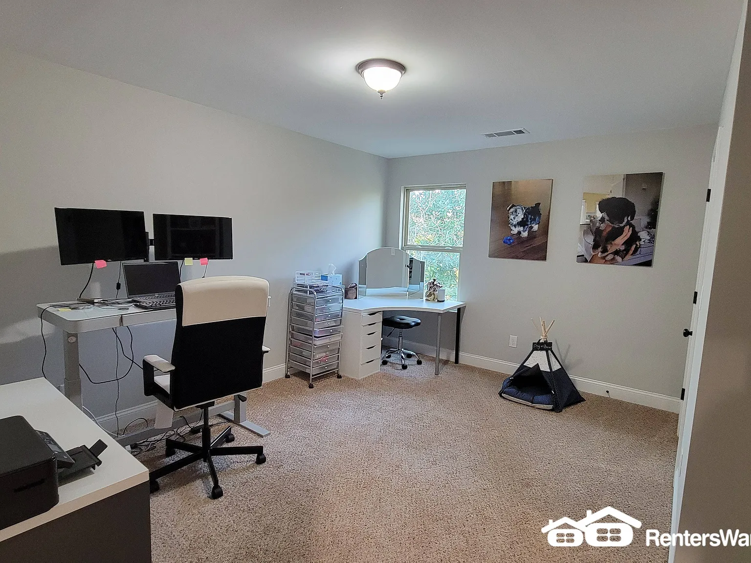 Beautiful 3 Bedroom in Grove Park! — Photo 3