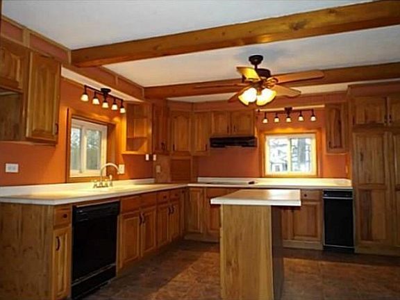 4th image of 9727 Lakeshore Dr W