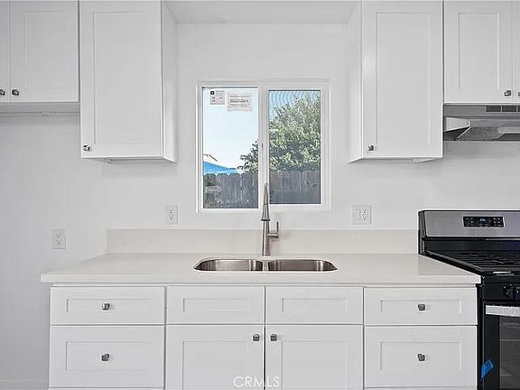 4th image of 612 W 111th Pl