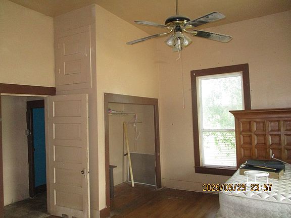 5th image of 621 E Harris Ave