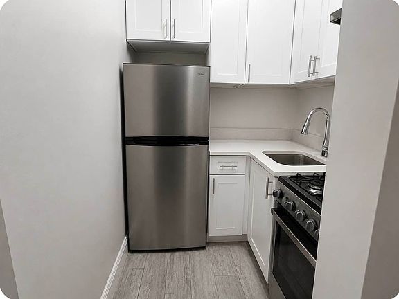 3rd image of 321 E 79th St APT 3C