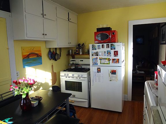 5th image of 309 Pine Dr