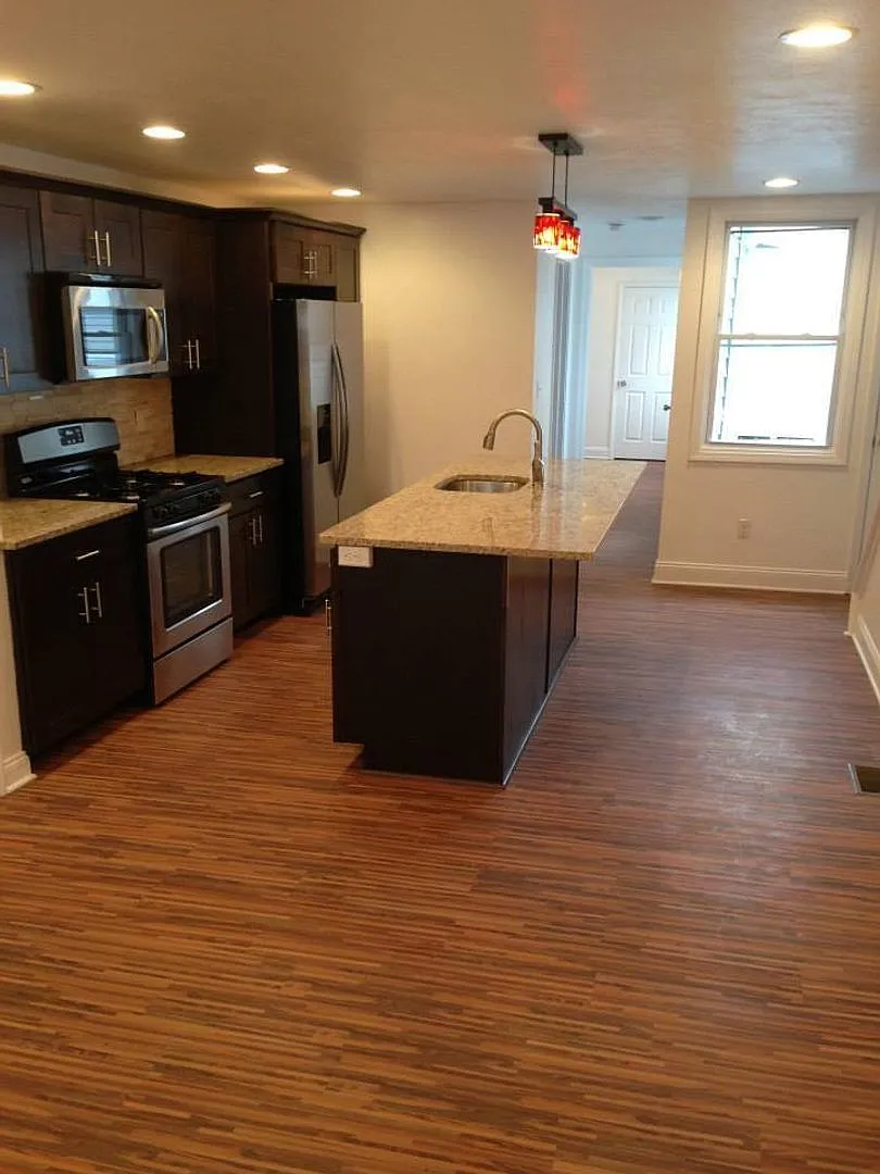 Student Housing - South Side — Photo 2