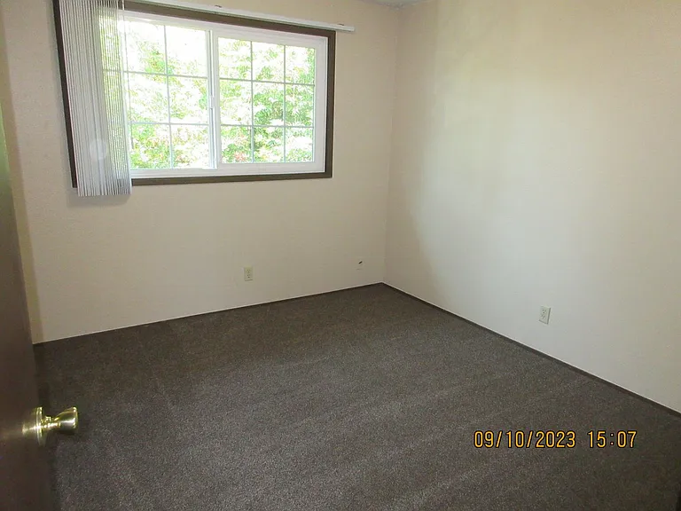 1172 12th St NE — Photo 6