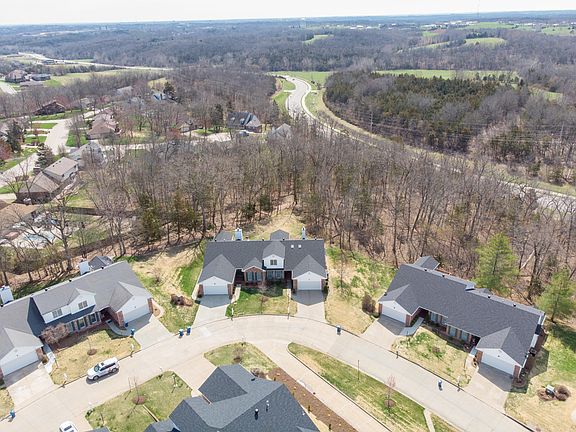 3rd image of 4021 Cambridge Cir