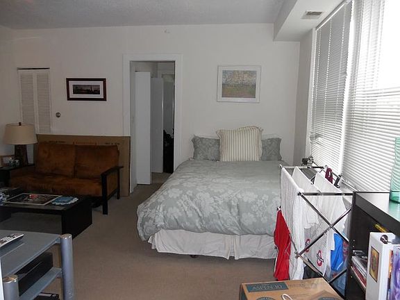 4th image of 3727 N Pine Grove Ave APT 205