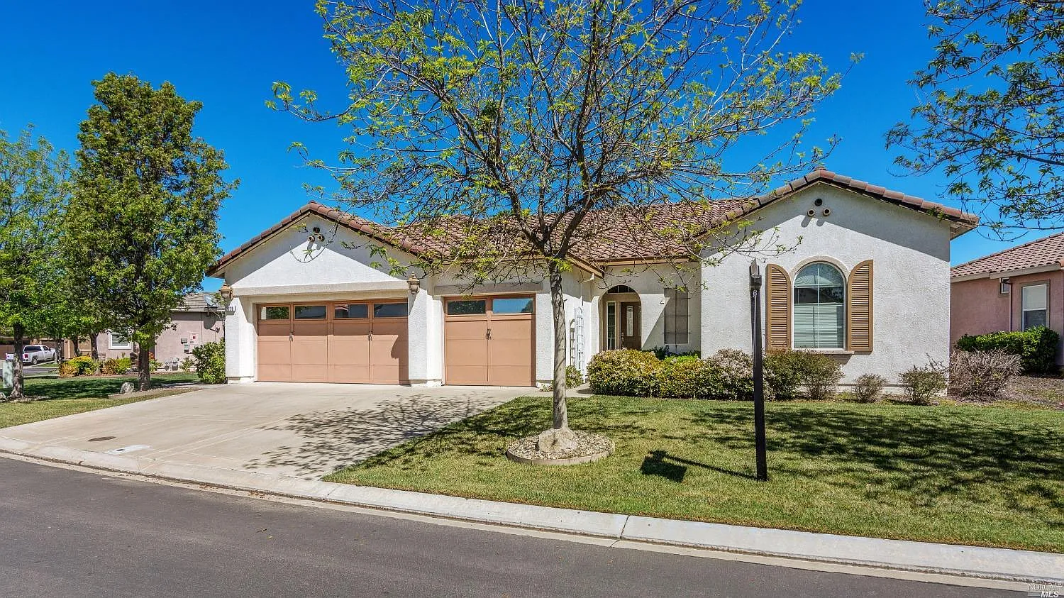 1020 Brookside Ln photo 1
