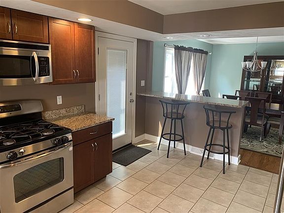 5th image of 224 Fay Park Dr
