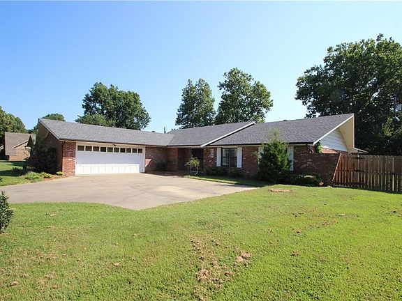 2nd image of 809 S Orleans Dr