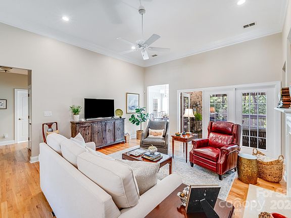 5th image of 759 Cherry Hills Pl