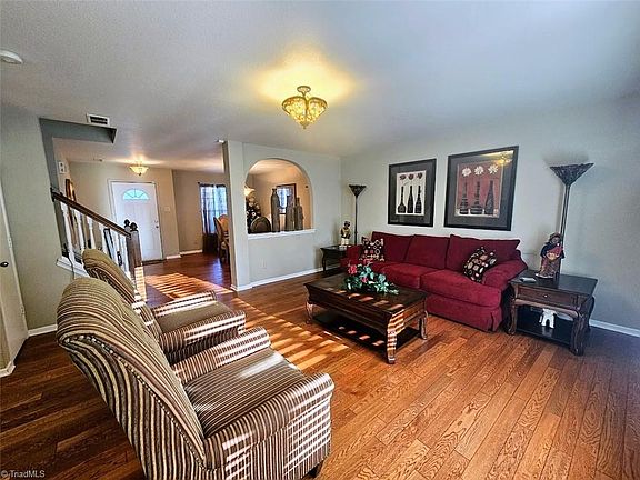 2nd image of 2514 Renard Rd