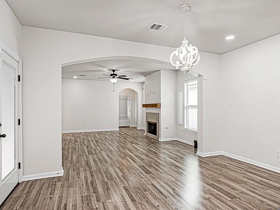 4th image of 1423 Catahoula Dr