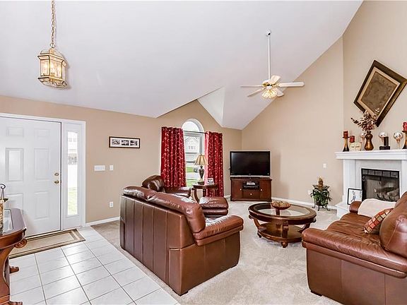 3rd image of 1117 SE Windstar Dr