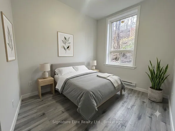 372 Darling St, Brantford, ON