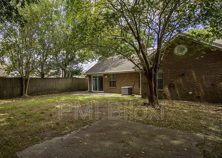 776 Whitney Dr — Photo 26