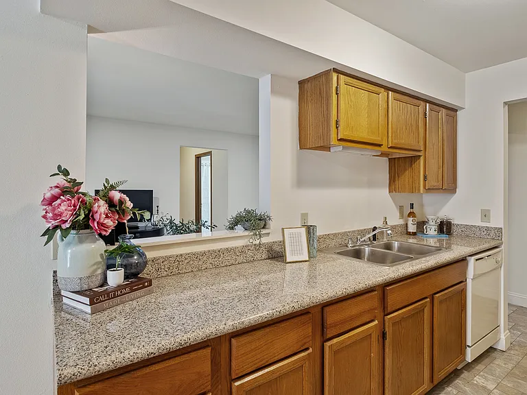 York Creek Apartments — Photo 7