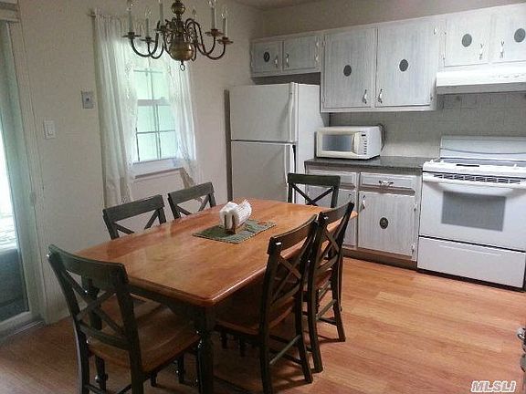 4th image of 28 Freemont Ln