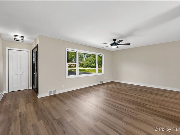 4th image of 355 Hilltop Dr