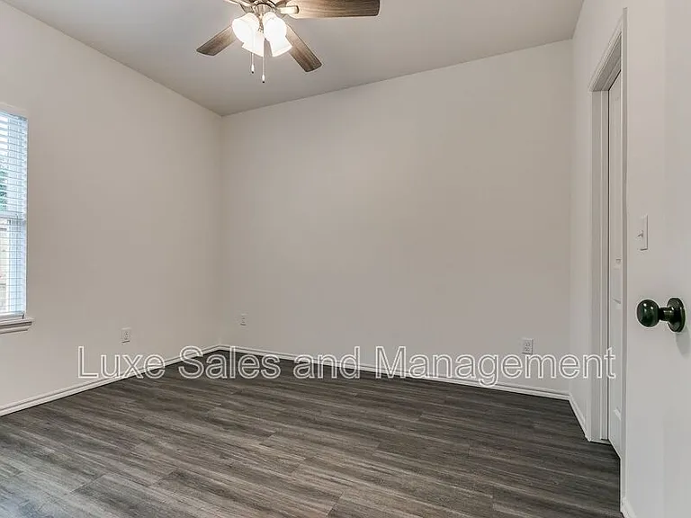 8016 NW 110th Dr — Photo 16