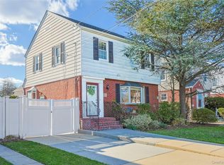 72 Spruce St, West Hempstead, NY 11552