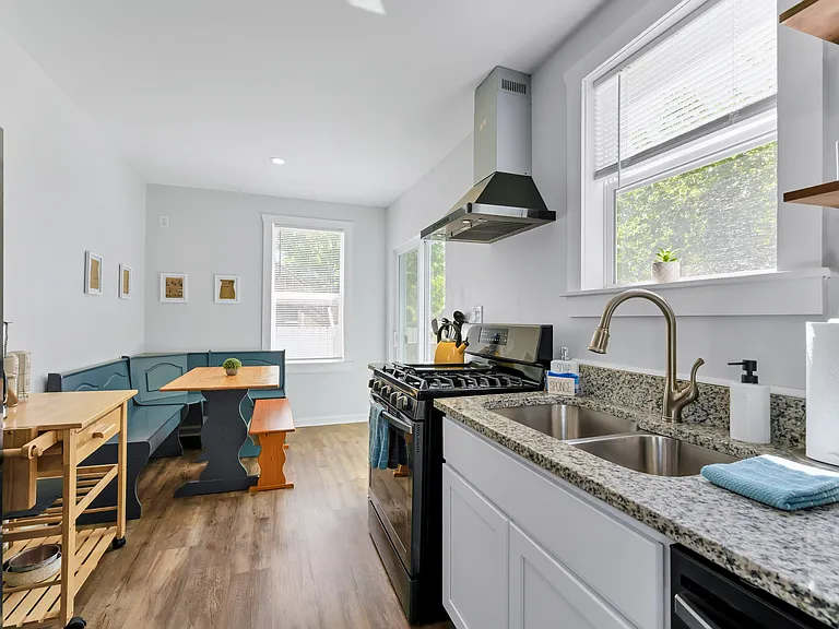 1133 E Leicester Ave — Photo 11