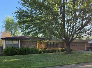 2103 E 15th St, Russellville, AR 72802