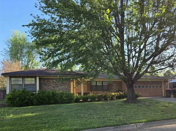 2103 E 15th St, Russellville, AR 72802