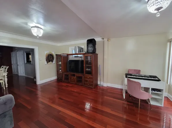 11136 123rd St, South Ozone Park, NY 11420