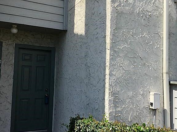 2 story very nice and cozy one bedroom one and a half bath