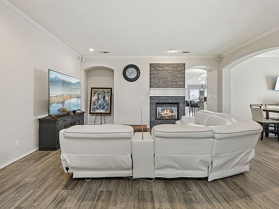 4th image of 7918 Kings Ct