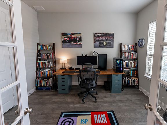 4th image of 1002 Amber Knoll Dr