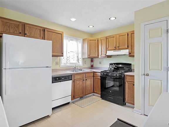 4th image of 202 Elton Ave
