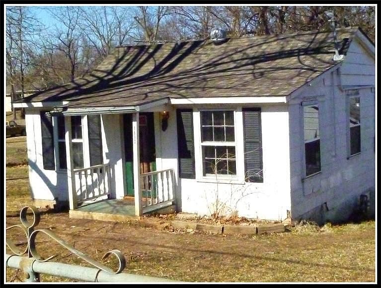 1st image of 1617 W Belmont St