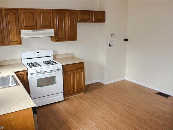 5th image of 238 Sitgreaves St